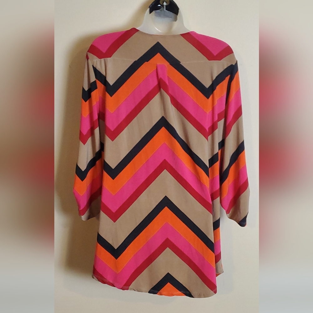 Striking Tacera Pink and Orange Chevron Blouse - Picture 4 of 8